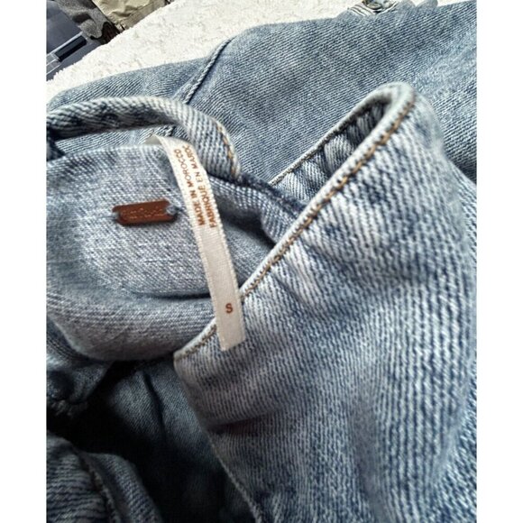 Free People Womens Cropped Jean Jacket Size Small Light Wash Denim Blue Pockets - Picture 3 of 6